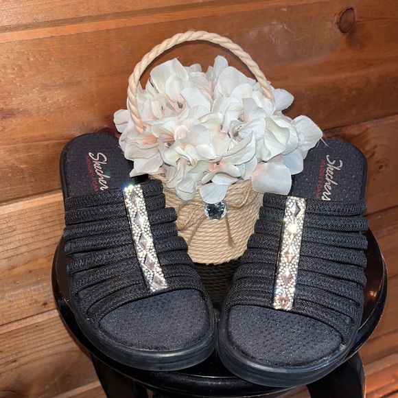 Skechers MEMORY FOAM Swarovski crystal detail PRICE IS FIRM & GREAT PRICE - Picture 1 of 15